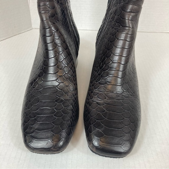 Donald Pliner Annika Tall Boots Size 9M - Picture 9 of 10